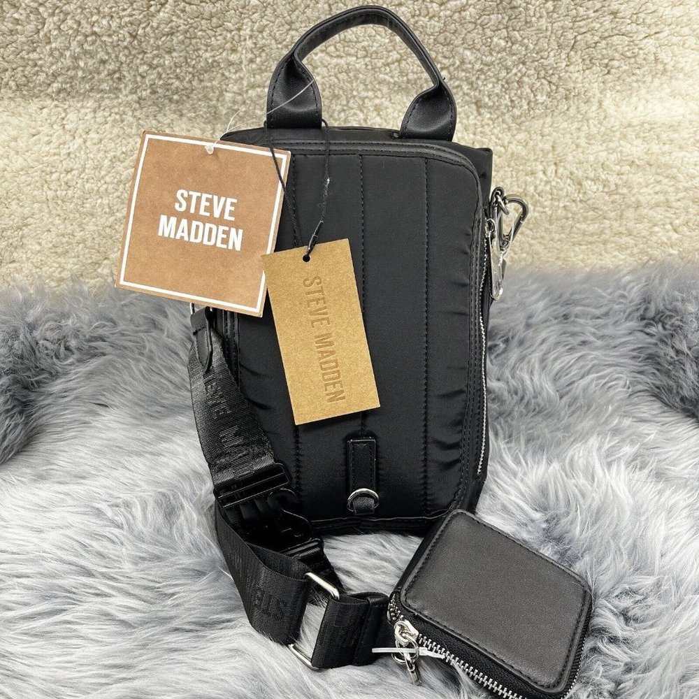 Steve Madden Tik Tok Viral Airpods Bfuria Black Nylon Crossbody Sling Bag NWT - Picture 3 of 8